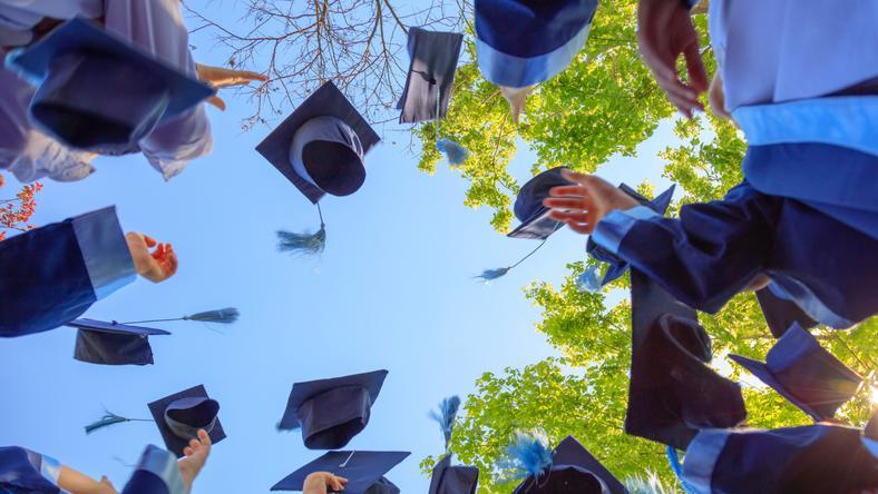 50岁,我在海外和00后做同学